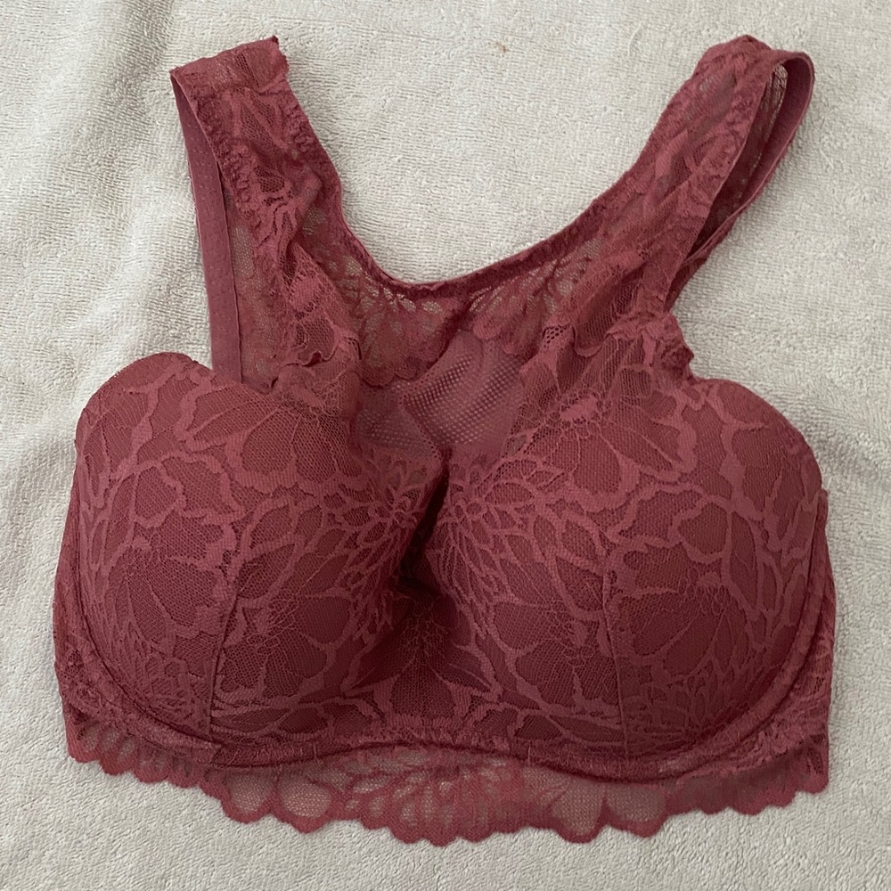 VICTORIA’S SECRET Elegant Lace Bralette in Burgundy